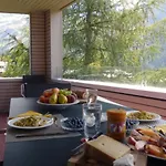 Chesa Kristella Apartman *