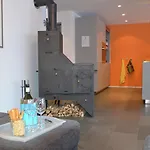 Chesa Kristella Apartman *